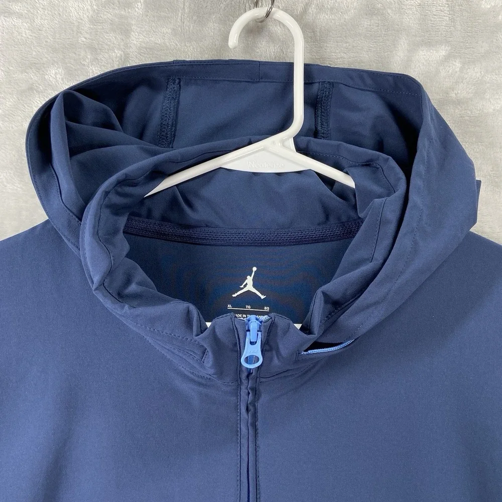 Air Jordan UNC Tar Heels Shirt Mens XL Sideline Coach 1/4 Zip Packable Hood Blue